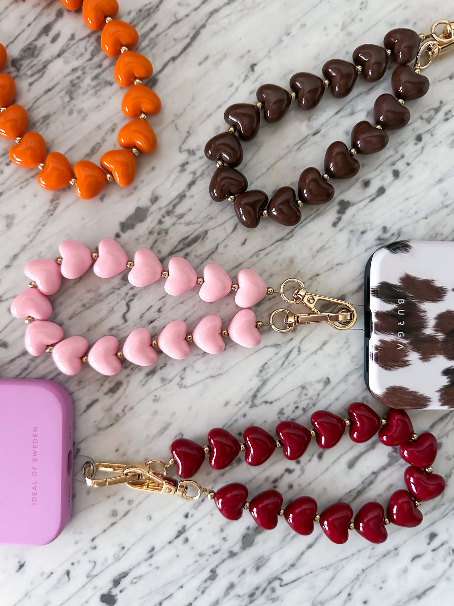 Telefoonkoord met hartjes bordeaux