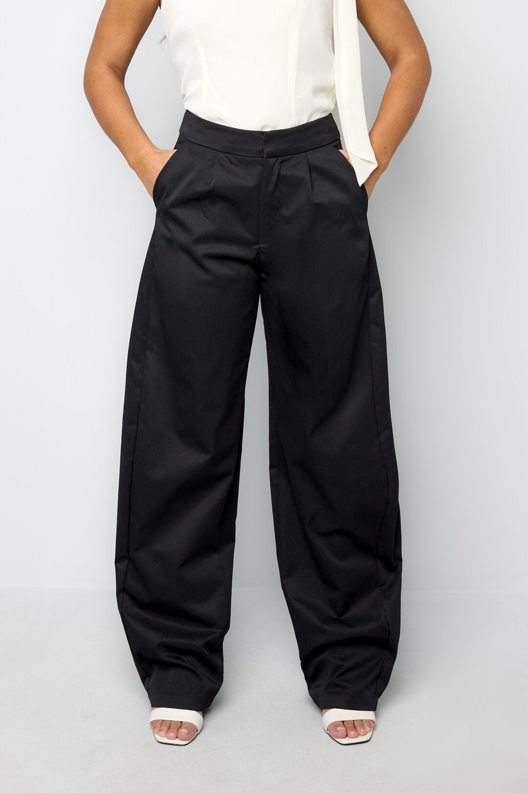 Jamilla barrel balloon fit pantalon zwart