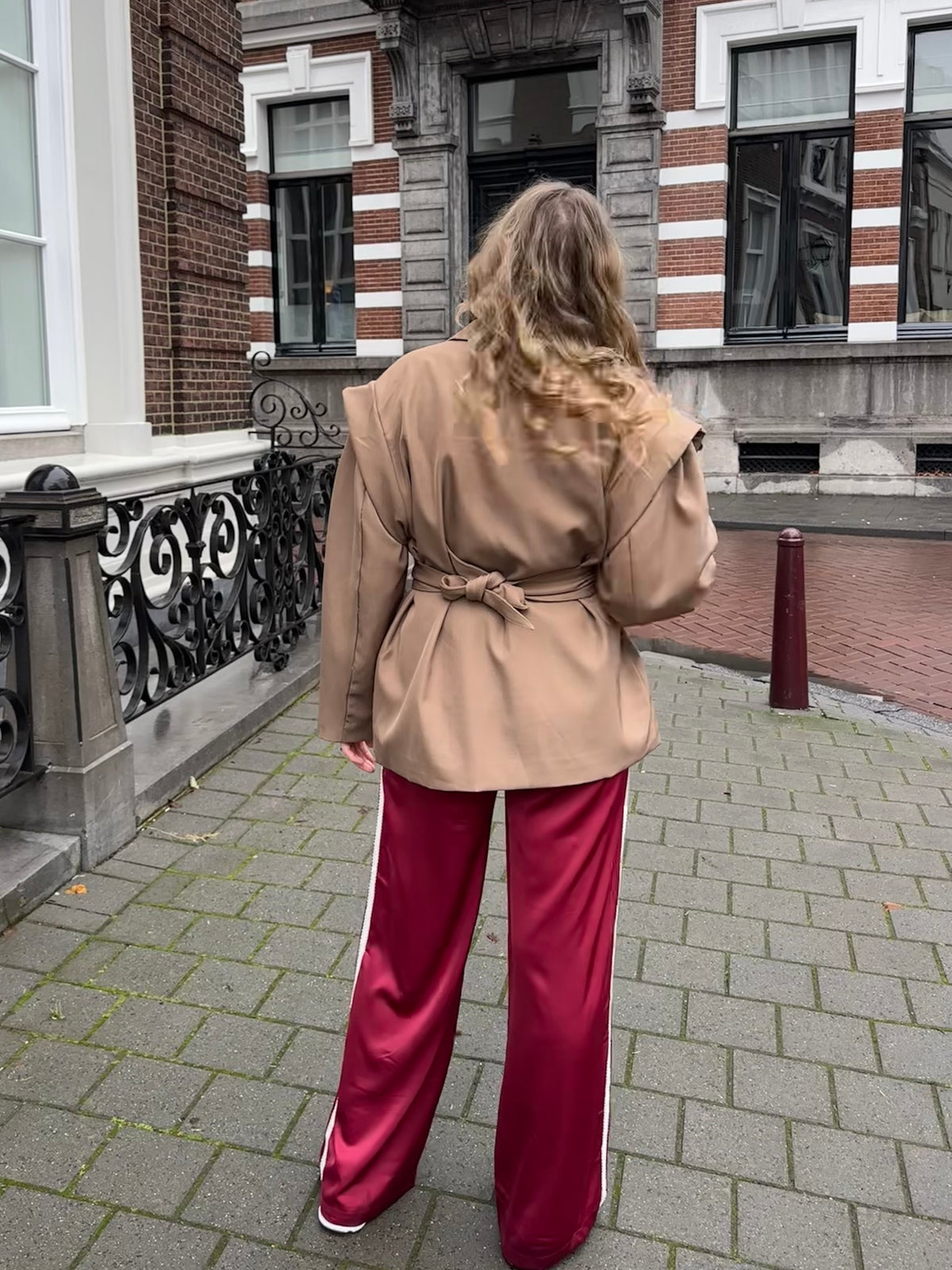 Isabella blazer met ceintuur beige