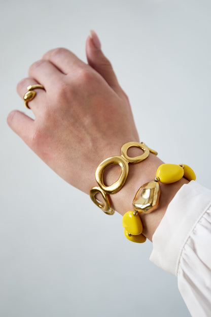 Eurosummer bracelet with organically shaped statement beads yellow