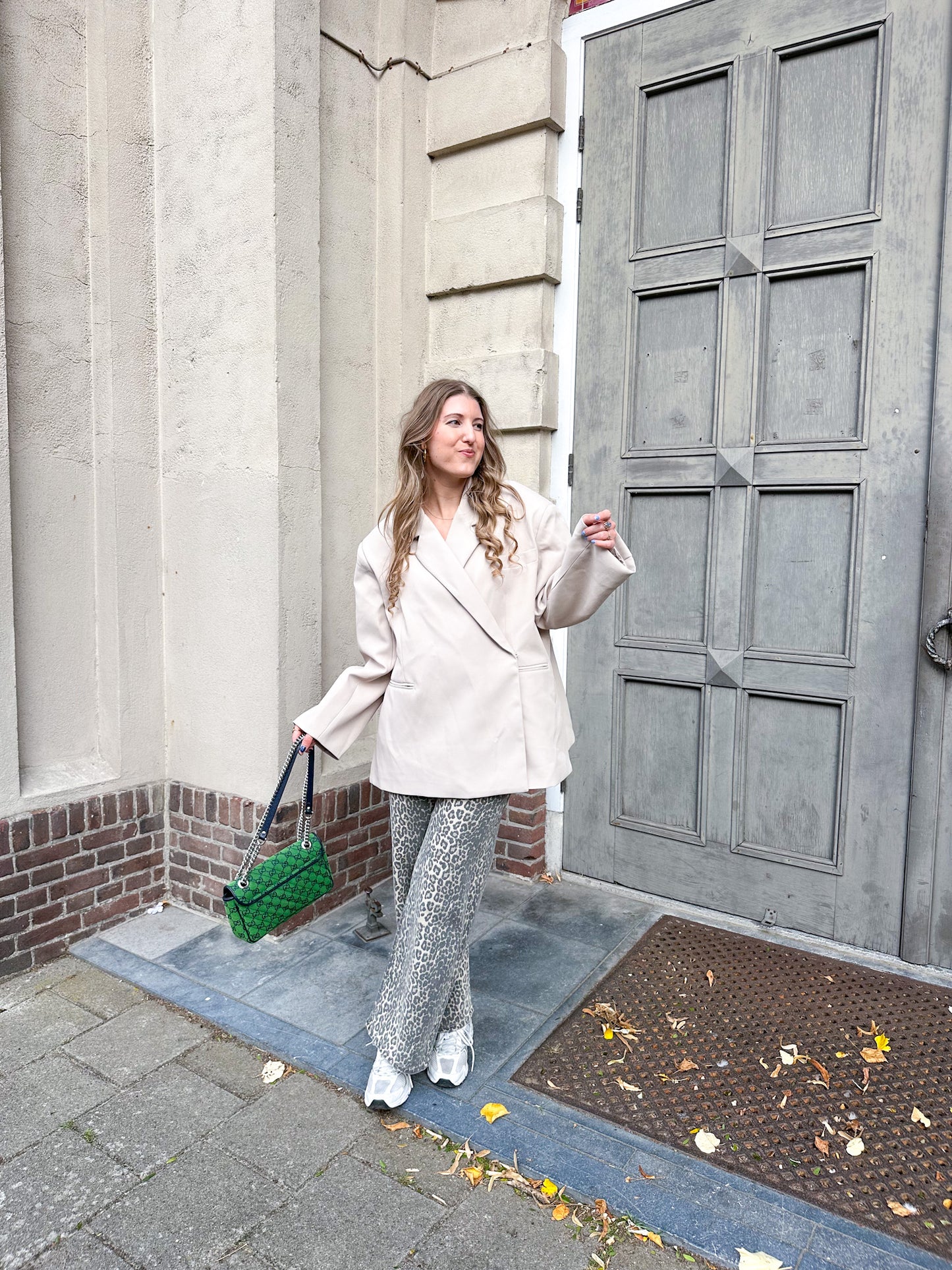 Boxy oversized blazer taupe