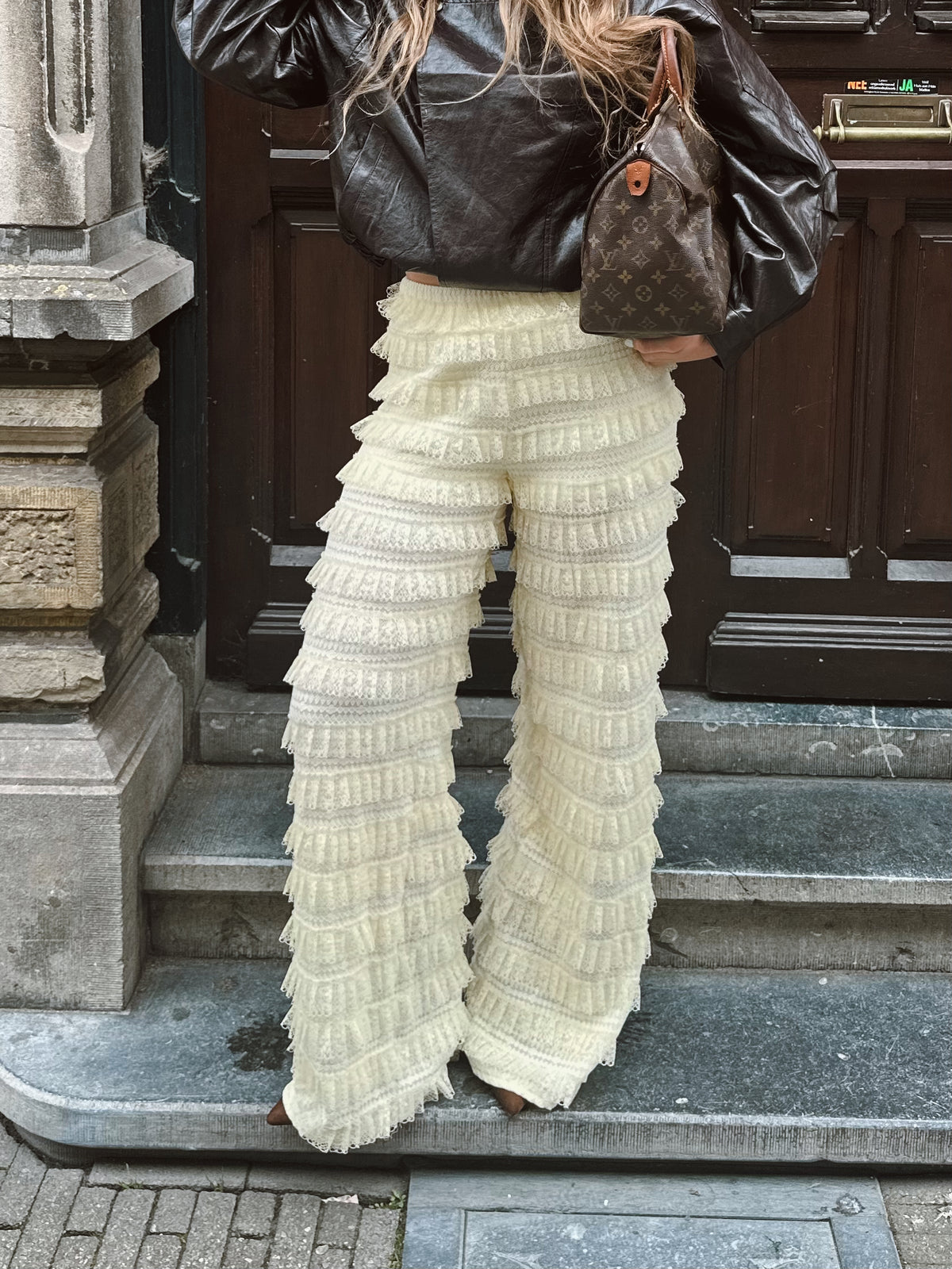 Harper & Yve LO ruffle pants almond oil