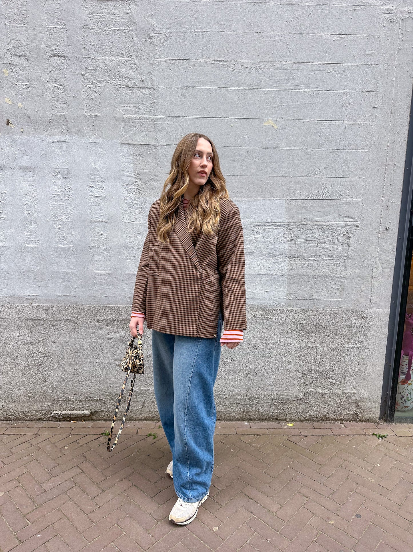 Boxy oversized blazer checkered bruin