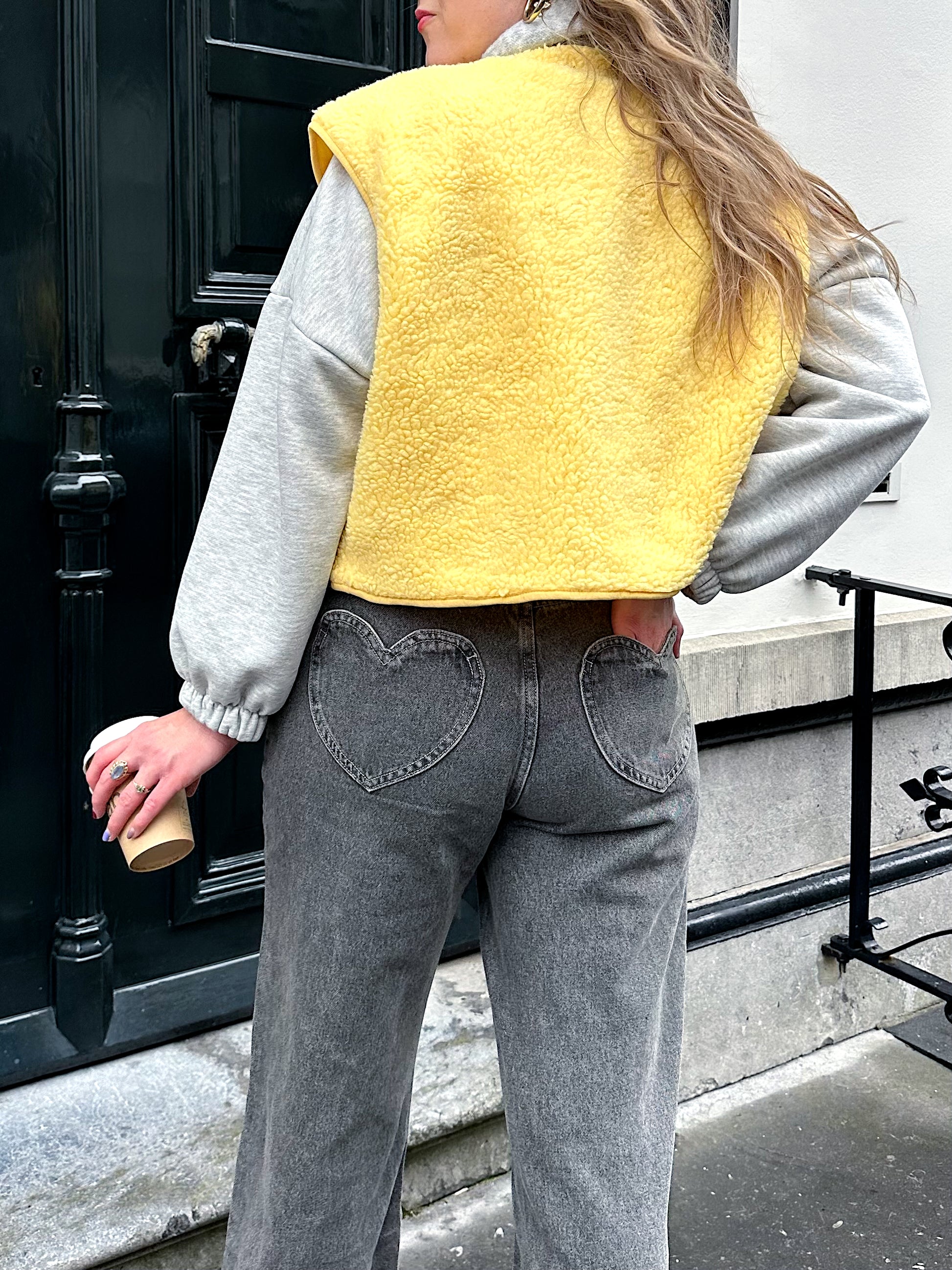 Donker grijze jeans met hartjes kontzakken