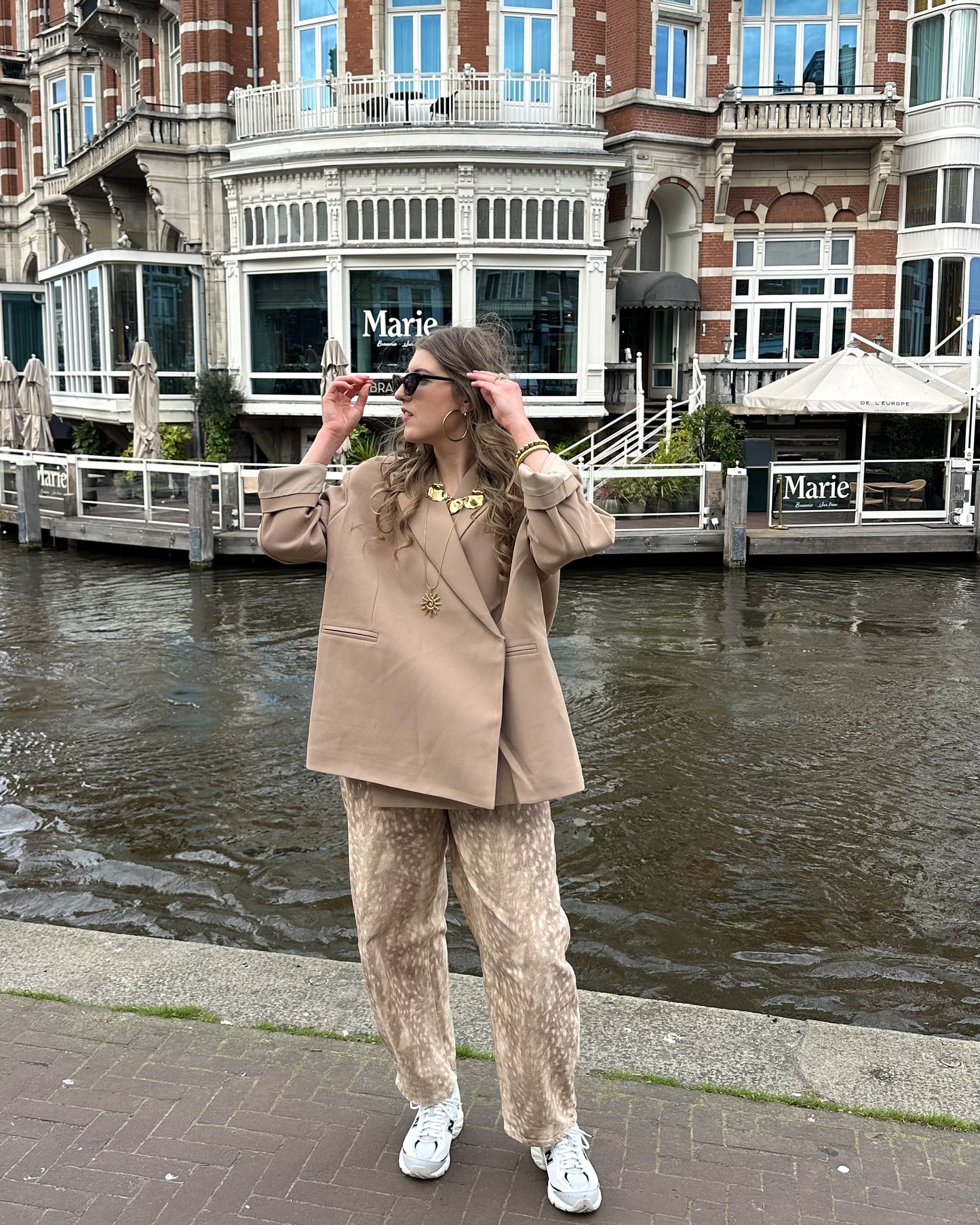 Boxy oversized blazer camel