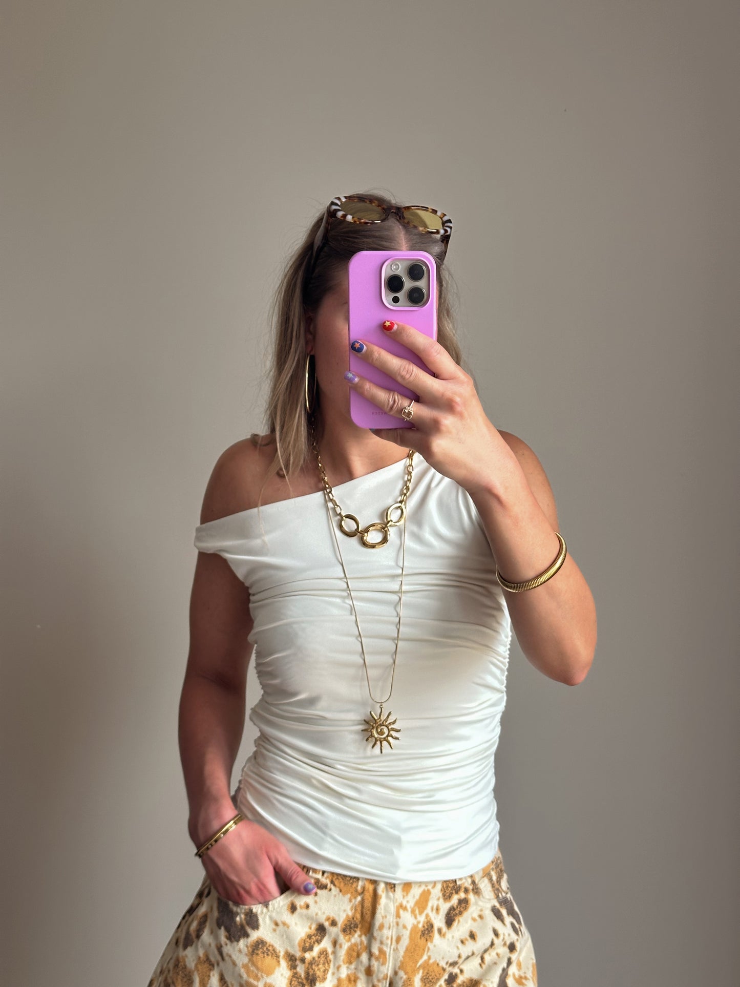 Yente basic off shoulder top wit