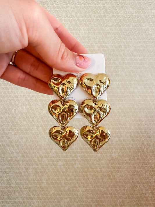 Triple heart oorbellen goud