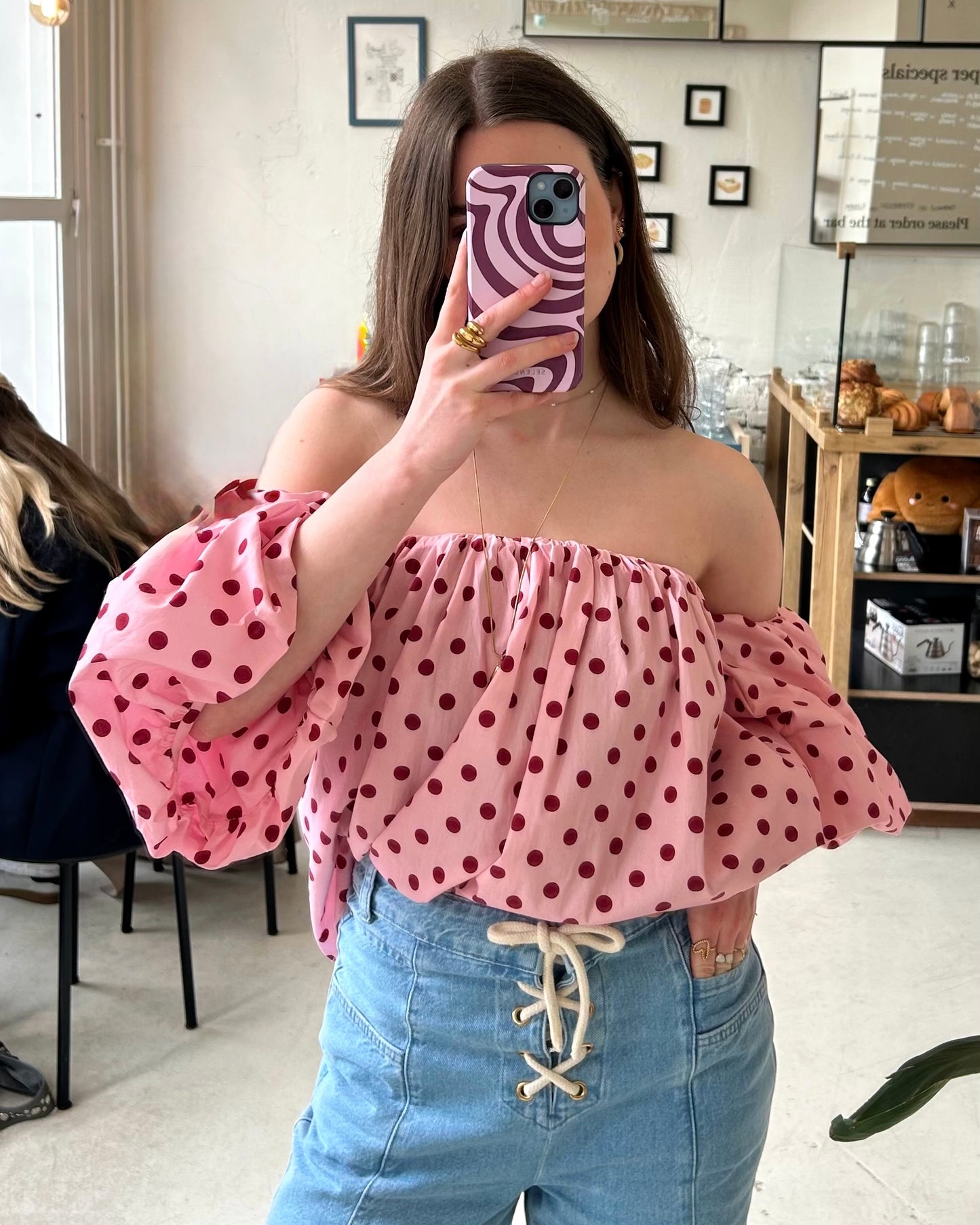 Off shoulder polkadot top roze met bordeaux