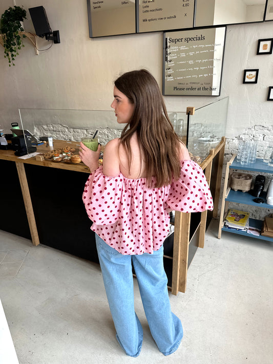 Flowy zomer top polkadots pink met afzakkende ballon mouwen