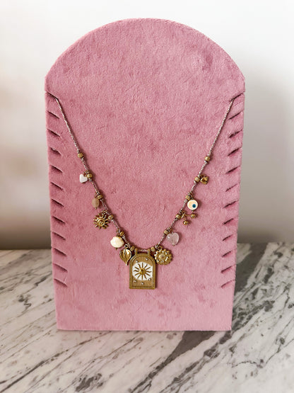 Ketting met koord en bedels