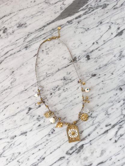 Ketting met koord en bedels