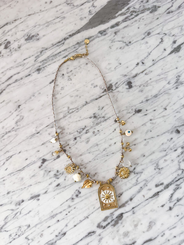 Ketting met koord en bedels