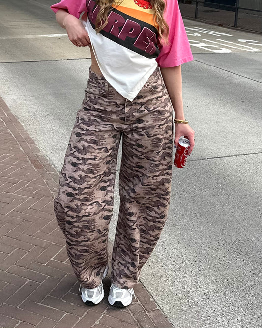 Camouflage balloon jeans bruin