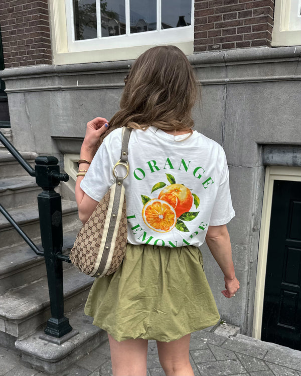 Orange t-shirt wit
