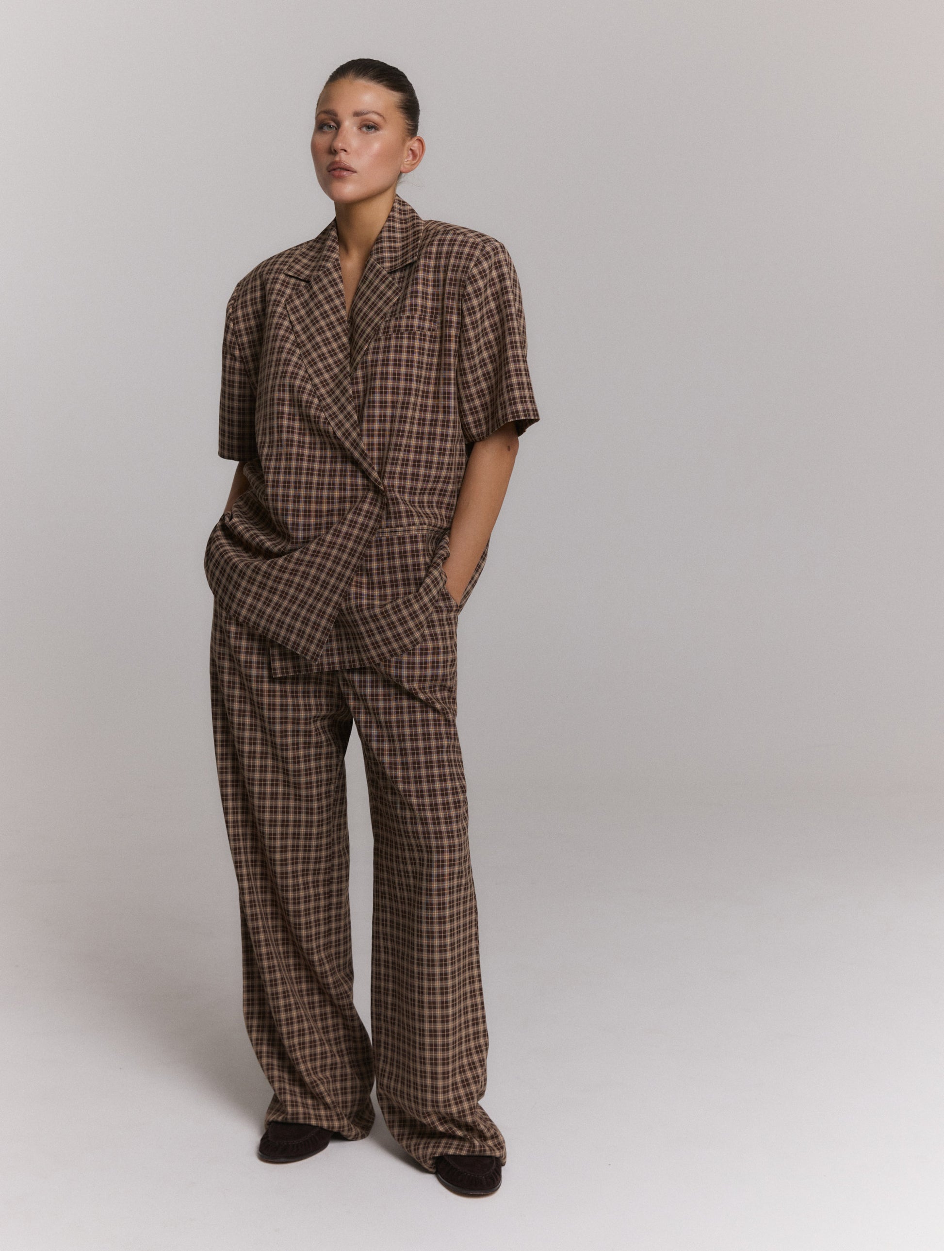 Refined Department PUCK check pants en ELLA check blazer co-ord set bruin 