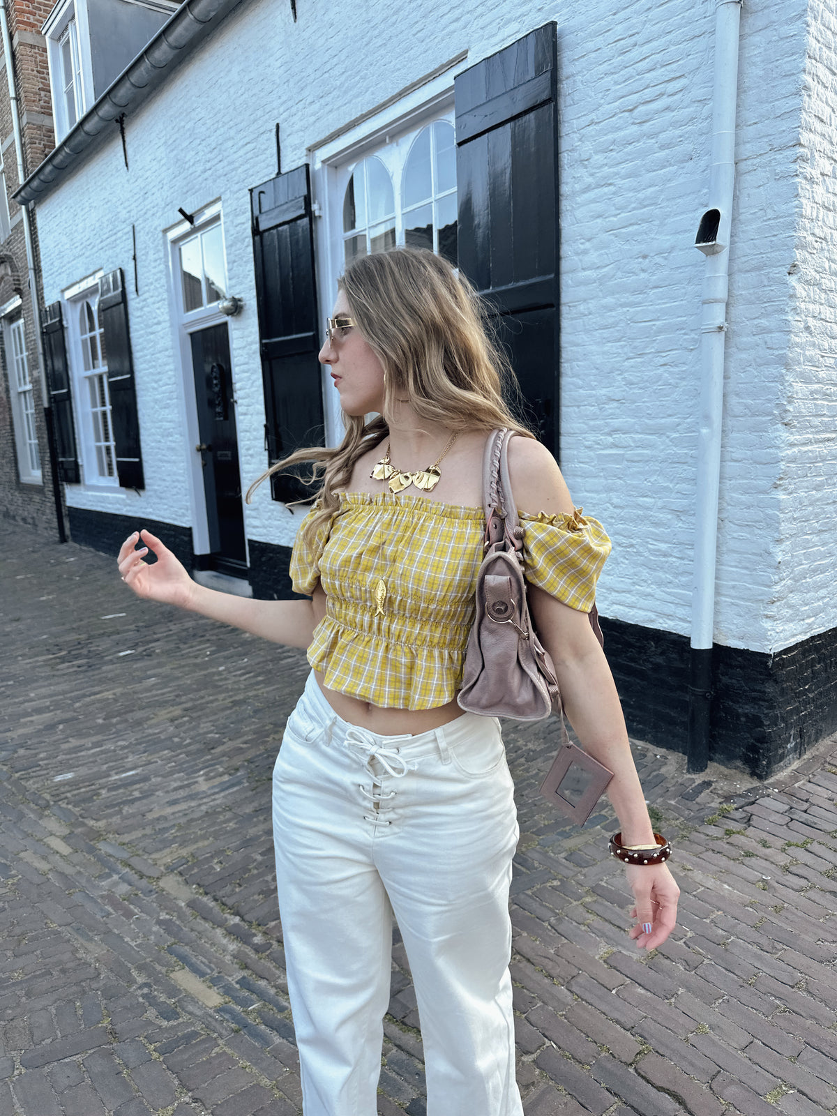 Sam top off shoulder ruitjes yellow