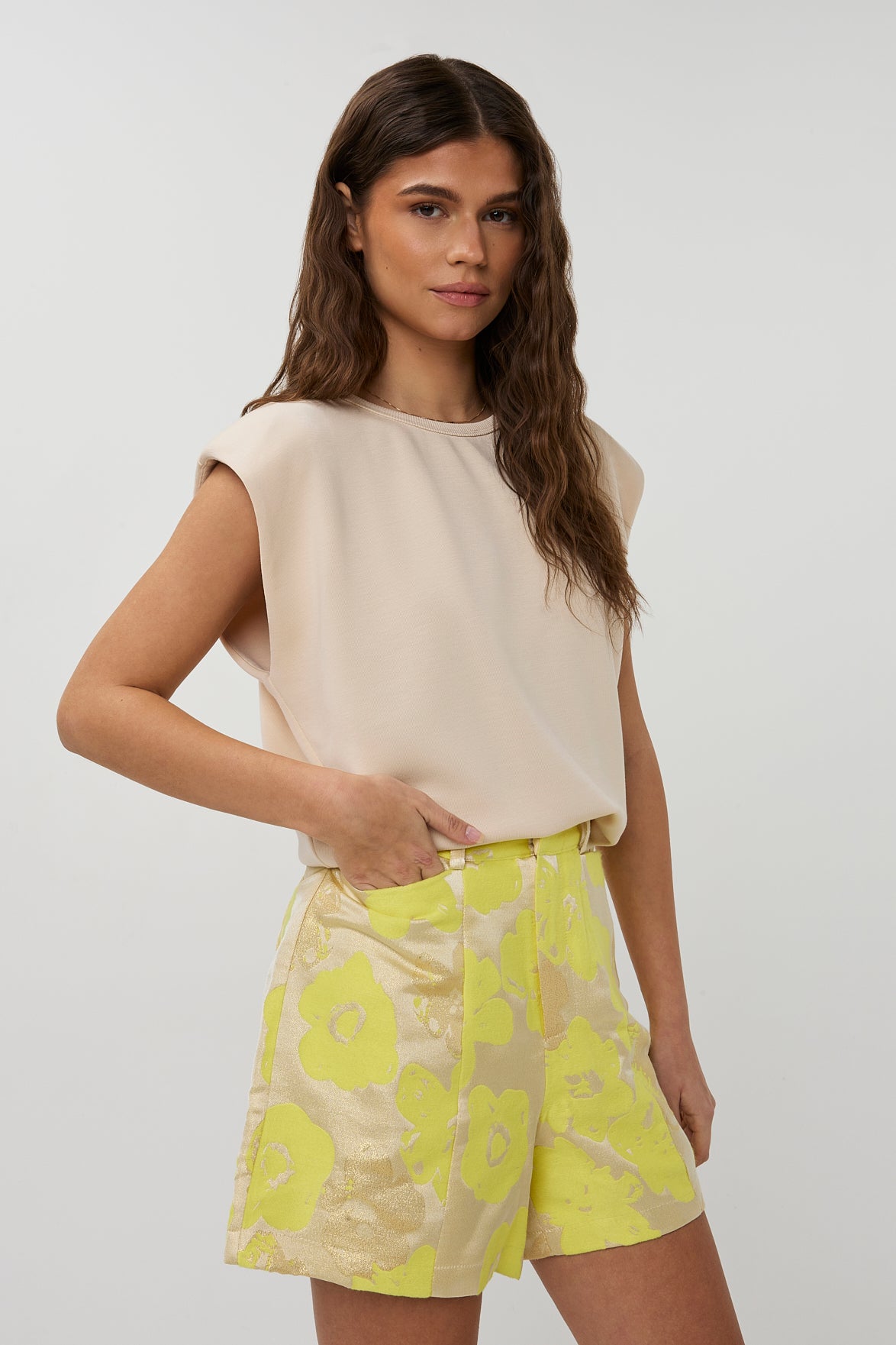 Studio Amaya Lola short geel