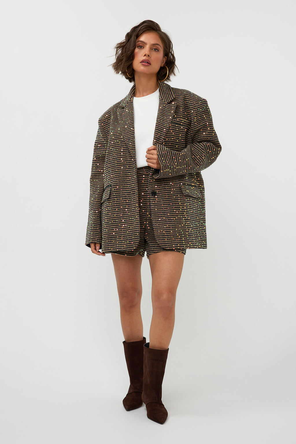 Studio Amaya Glow short checkered brown