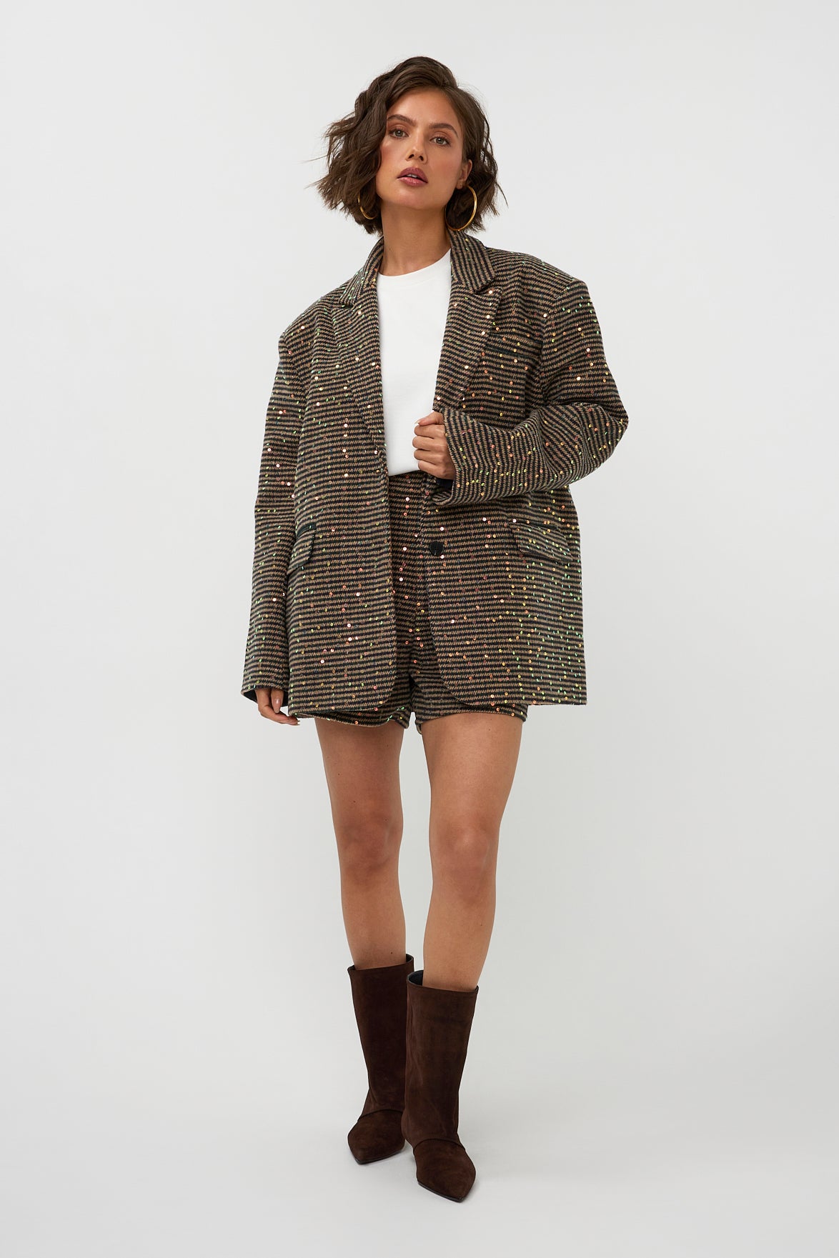 Studio Amaya Glow short checkered brown